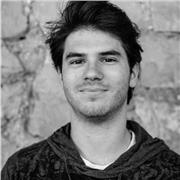 Laureato in economia e marketing, insegnante privato con esperienza, disponibile per ripetizioni e sostegno di materie classiche e matematiche